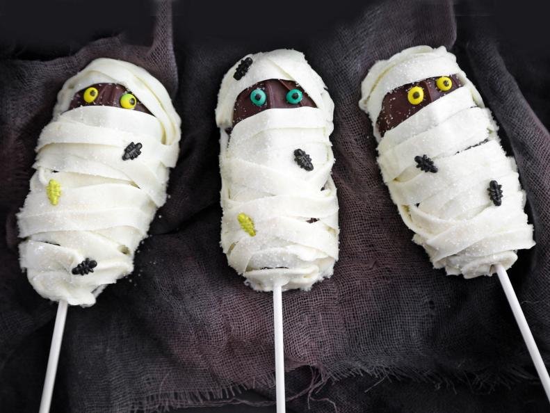 Easy Mummy Cake Pops