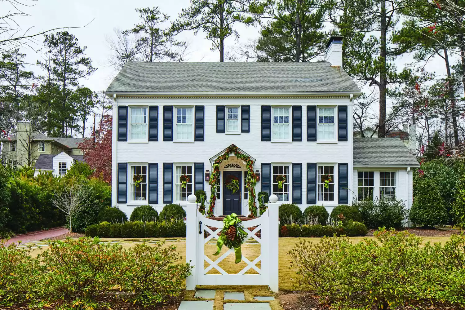 White Brick Colonial Christmas Decorations Exterior