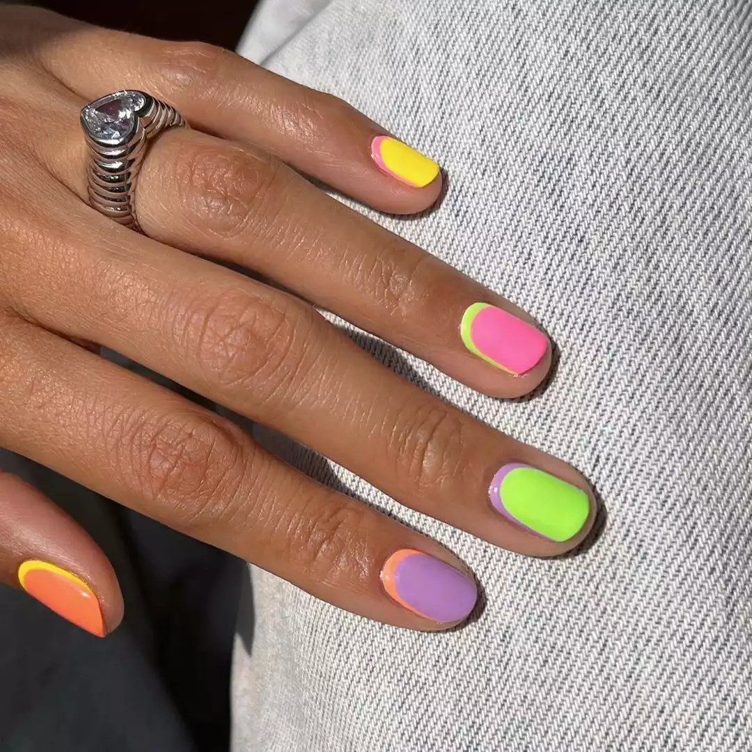 Two-tone neon nails