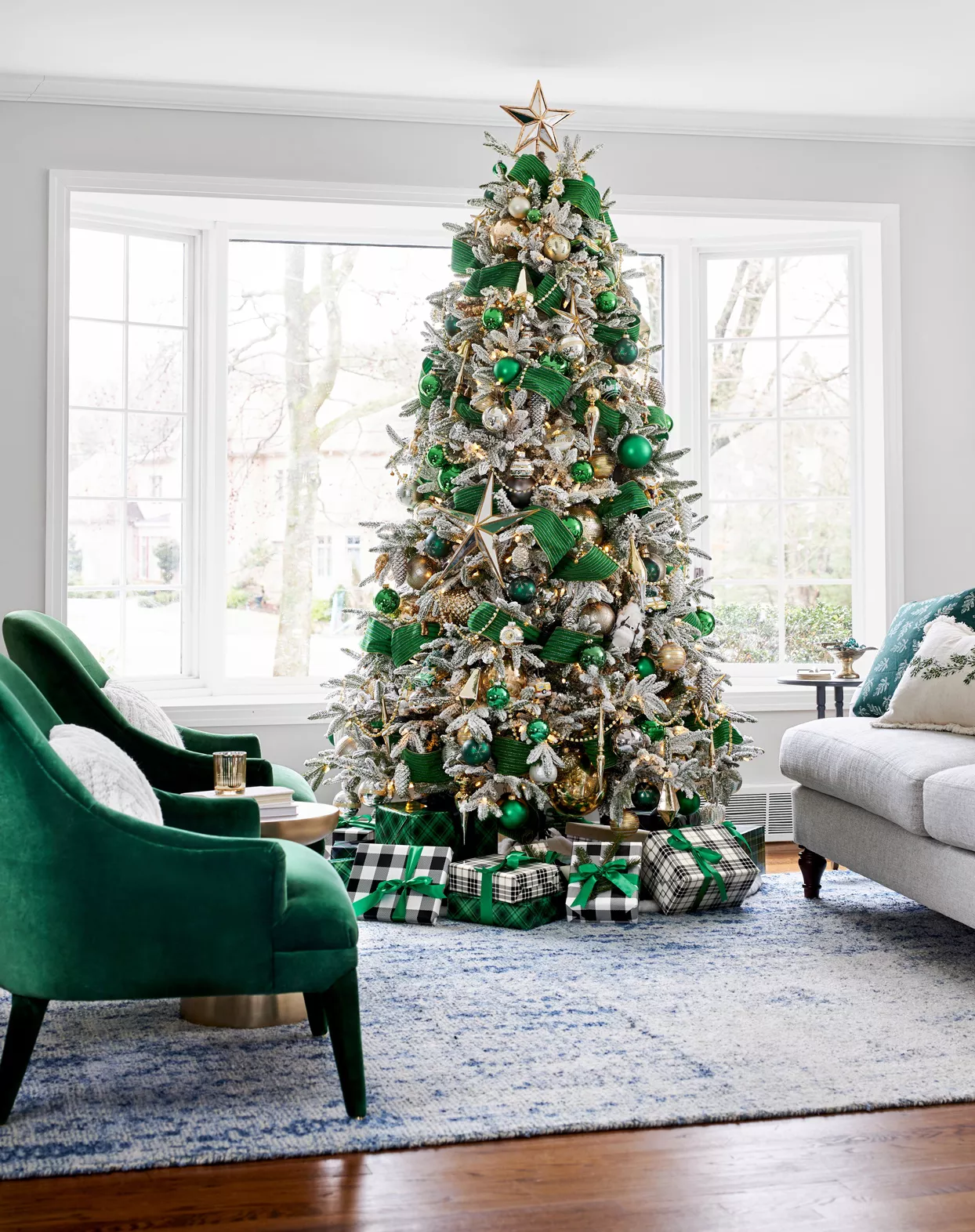 green silver and gold christmas tree decor