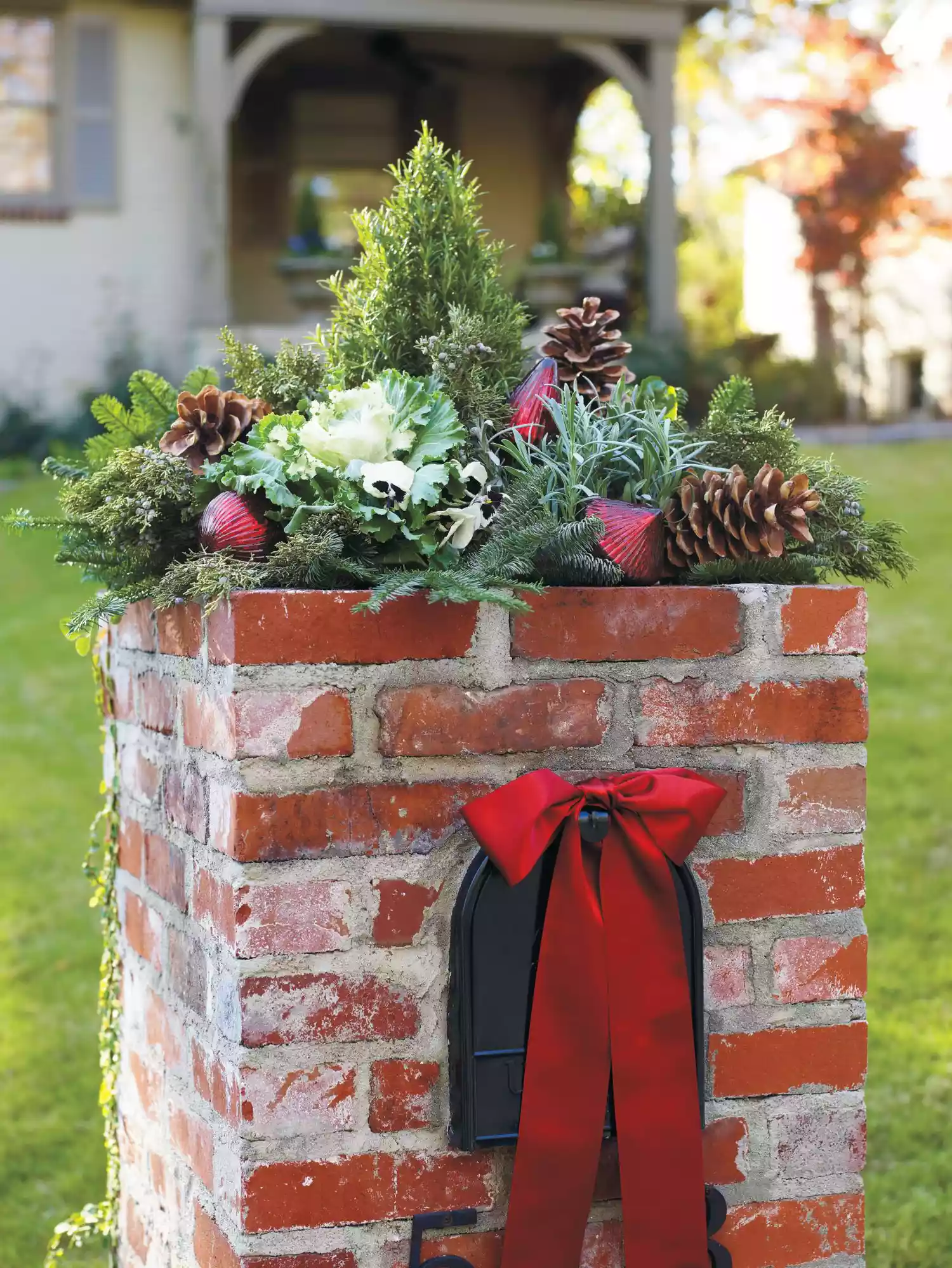 Christmas Decorating Ideas: Mailbox Topper