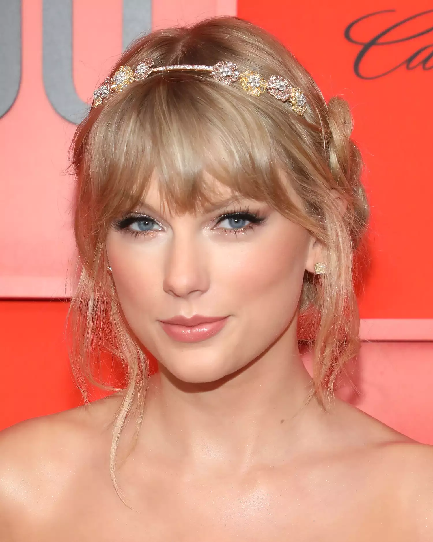 Taylor Swift in a soft makeup look